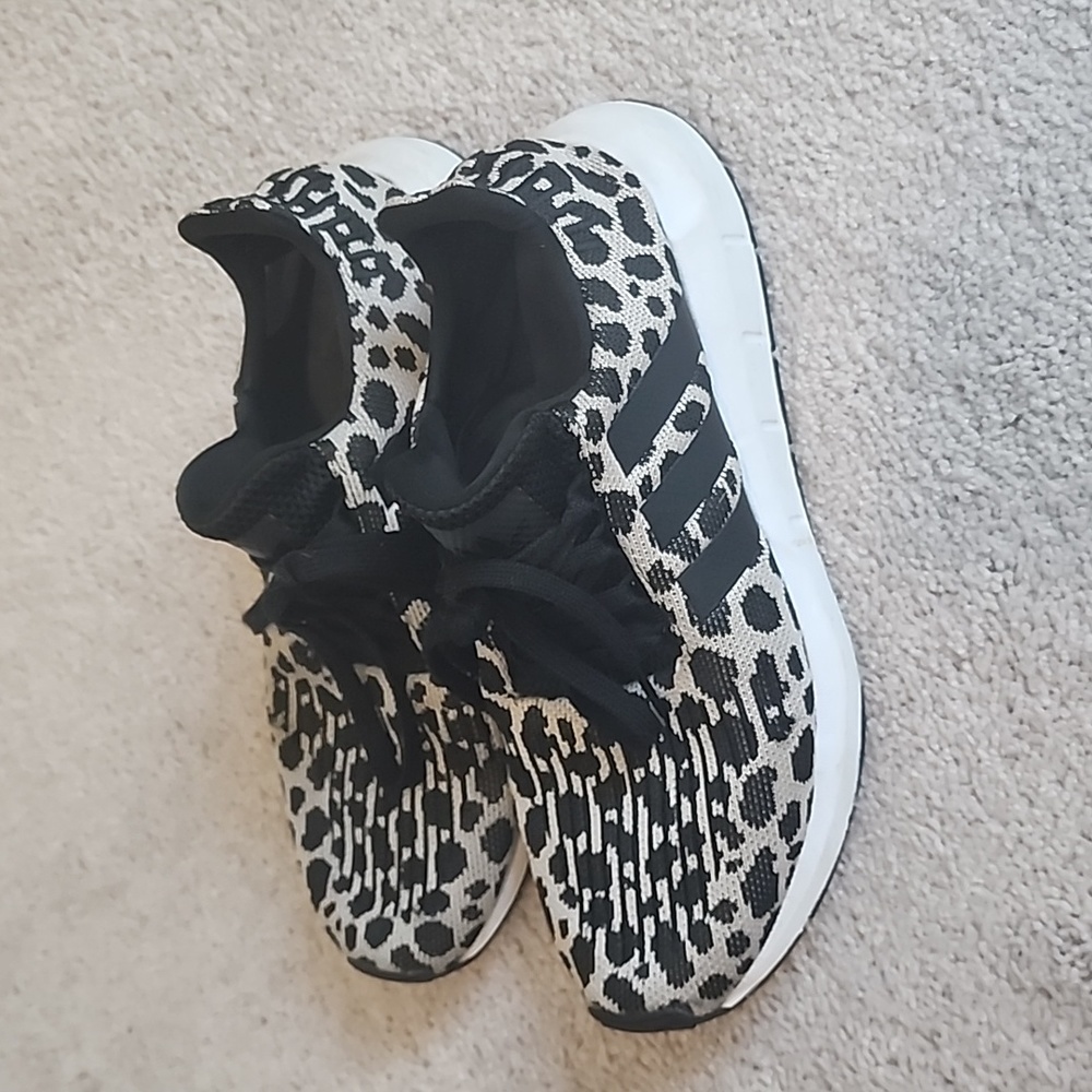 Adidas Cheetah Tennis Shoes